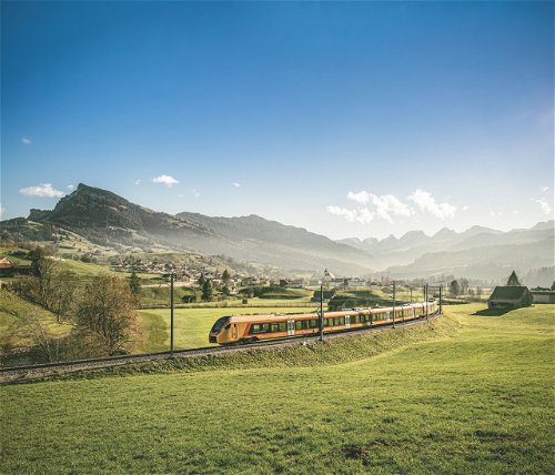 Quer durch die Schweizer Natur und Kultur: Der Voralpen-Express der Südostbahn fährt stündlich zwischen den Städten Luzern und St. Gallen.