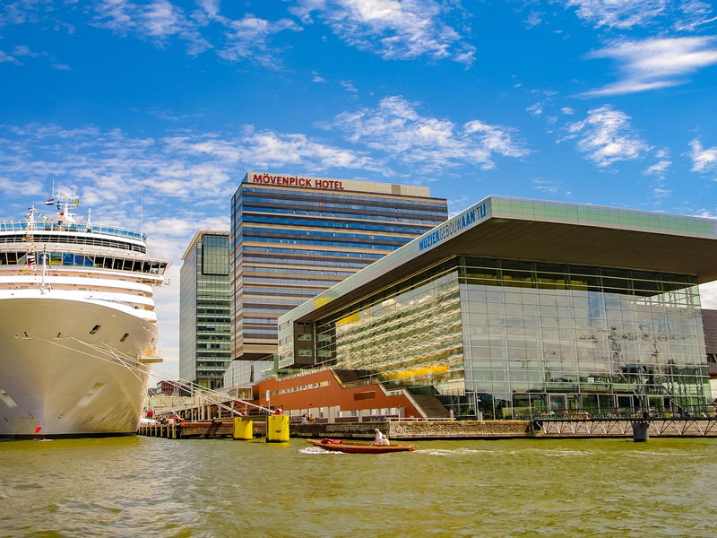 Kreuzfahrtschiffe gehören im Hafen von Amsterdam bald der Vergangenheit an.