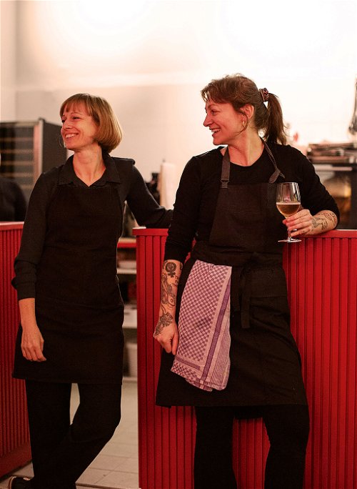 Sophia Hoffmann und Mitgründerin 
Nina Petersen (l.): Aus Rücksicht auf die Mitarbeiter Küche nur von neun bis fünf Uhr.