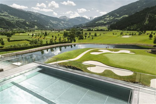 Eingebettet in die grandiose Bergkulisse des Zillertals bietet der »Golfclub Zillertal-Uderns« neben dem Par-71-Kurs auch ein 4-Sterne-Superior-Hotel mit feinster Küche.