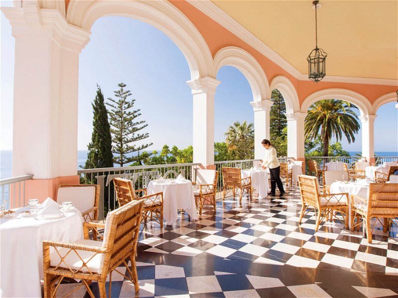 Den Ozean hat man als Gast im »Reid’s Palace« fast immer im Blick – und wenn nicht, dann schaut man höchstwahrscheinlich auf den opulenten Garten, der das Hotel umgibt.  