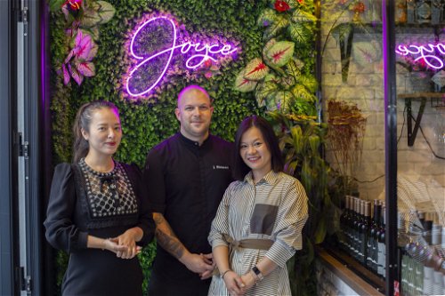 Eigentümerin Jessica Chen, Küchenchef Jan Misiaszek und Restaurantleiterin Joyce Zhou.