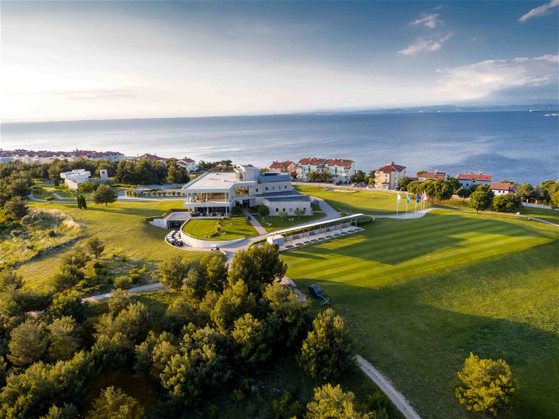 Viel Meer: »Golf Adriatic« heißt bescheiden das Anwesen in Kroatien. Der Platz ist ein Leckerbissen, das angrenzende »Kempinski« natürlich auch.