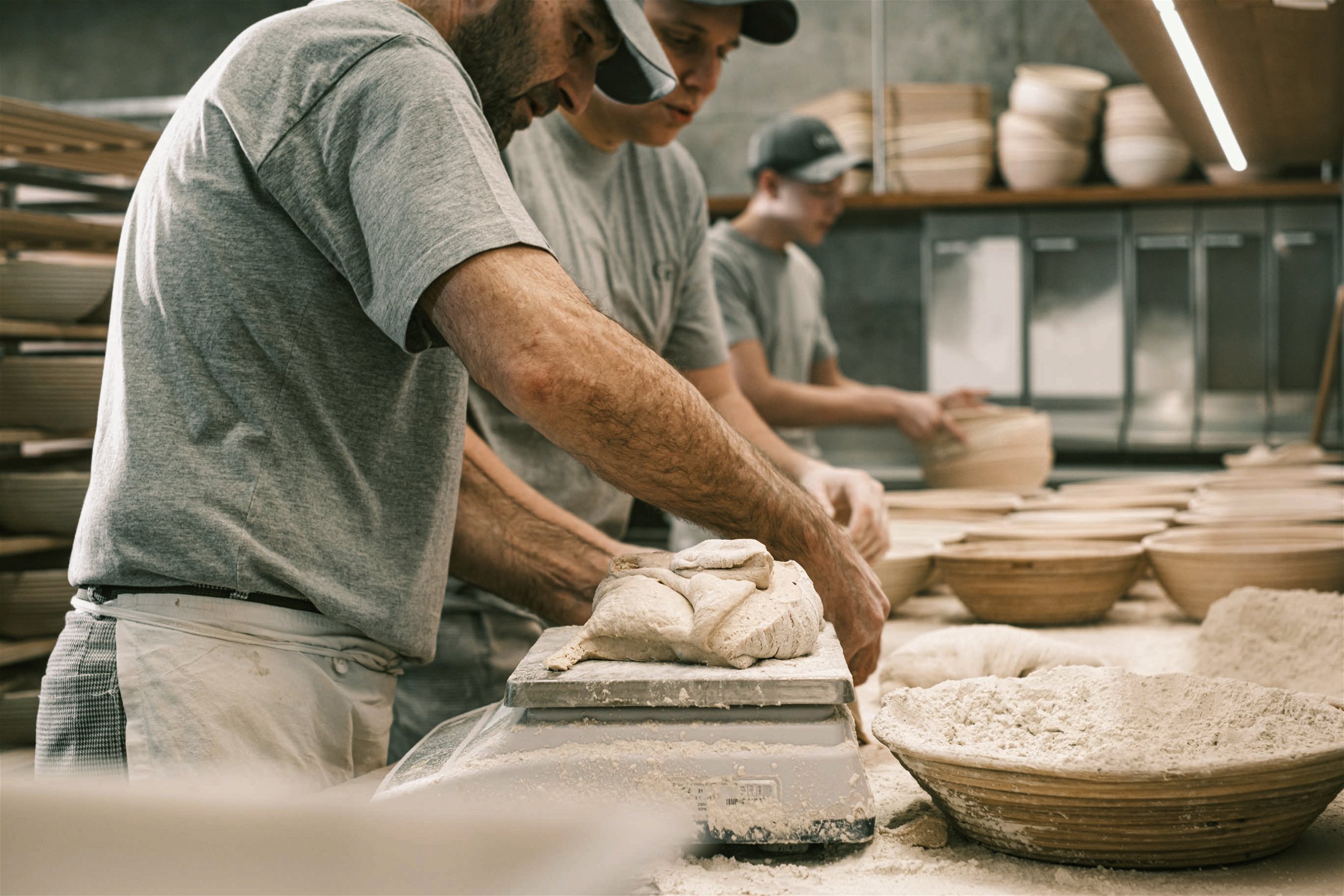 Echtes Handwerk: Die Bäcker der österreichischen Bäckerei »Öfferl« 
verstehen sich auf den Umgang mit Sauerteig – eine Kunst, die 
lange erlernt werden muss. 