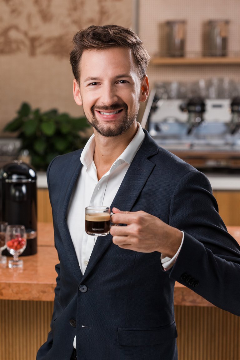 Der Kaffeeexperte und Coffee Ambassador Michael Ilsanker gibt in einem exklusiven Interview spannende Einblicke in den langjährigen Entstehungsprozess und die Besonderheiten des innovativen Geschmackprofils des N°20 Kaffees.
