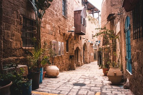Für einen Millionenbetrag wurde die Altstadt von
Jaffa aufwendig renoviert. Viele der zum Teil 3000 Jahre alten Gebäude
beherbergen Clubs
und Restaurants. 