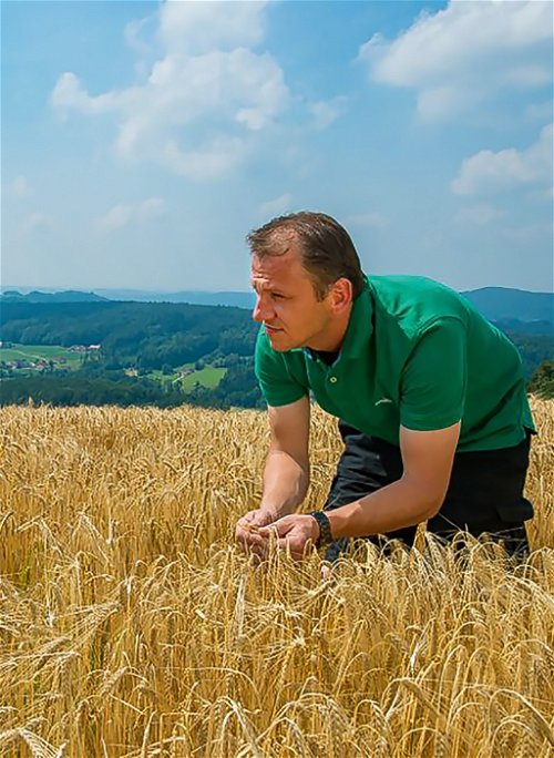 Nachhaltigkeitspionier Alois Gratzer 
geht auch bei der Braugerste für »Gratzer« seinen ganz eigenen Weg: Kooperation mit regionalen Bauern.