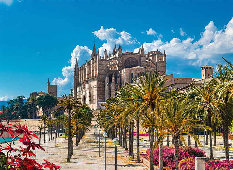 Das Wahrzeichen von Palma ist die Kathedrale, deren Grundmauern aus dem 13. Jahrhundert stammen.