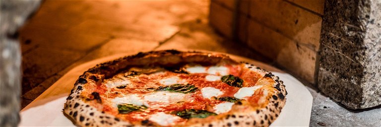 Die Pizza aus dem hauseigenen Steinofen hat den Betreibern zufolge großes Potenzial, sich zum Dauerbrenner zu entwickeln.