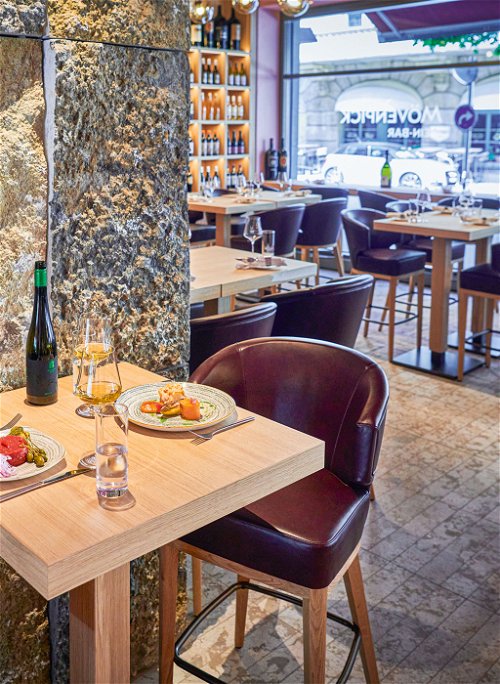 In der »Mövenpick Wein-Bar« im Herzen von Zürich werden beste Weine aus aller Welt angeboten. Auch Crémant schenkt man gerne aus – mitunter wegen seiner Wandelbarkeit.