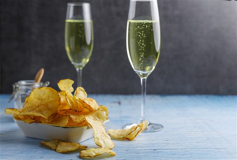 Homemade crisps, chips made from vegan potatoes fried in sunflower oil. With champagne .