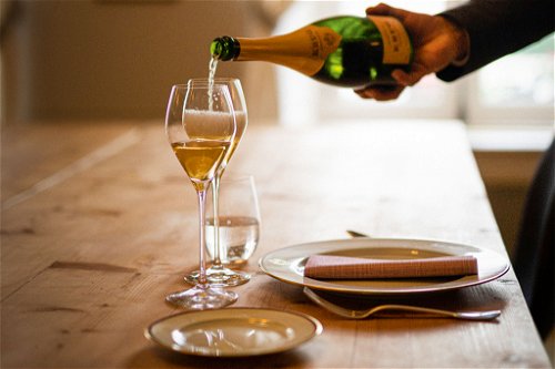 Der reine Chardonnay-Champagner ist ein toller Begleiter bei Tisch. 