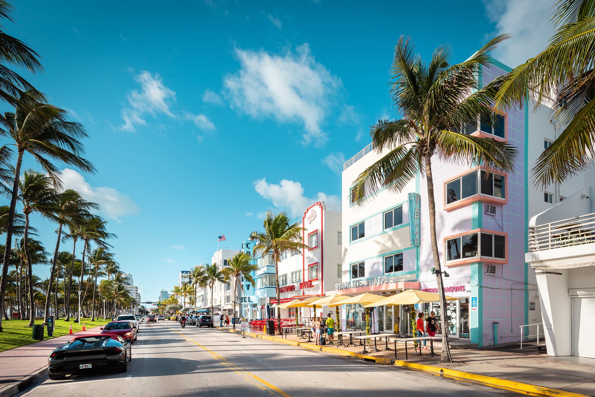 Miami mit seinen Art-déco-Gebäuden und seiner berühmten Flaniermeile Ocean Drive gehört 
zu den beliebtesten Reisezielen 
in den USA.