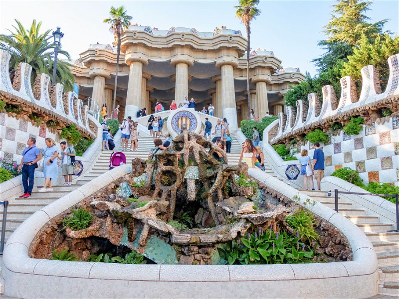 Der Park Güell von Antoni Gaudí ist eine der beeindruckendsten Sehenswürdigkeiten von Barcelona.