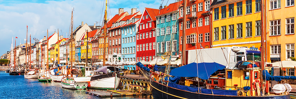 Nyhavn – der »neue Hafen« – ist Kopenhagens fotogenste Ecke. Hier wohnte u. a. der bekannte Märchenerzähler Hans Christian Andersen.
