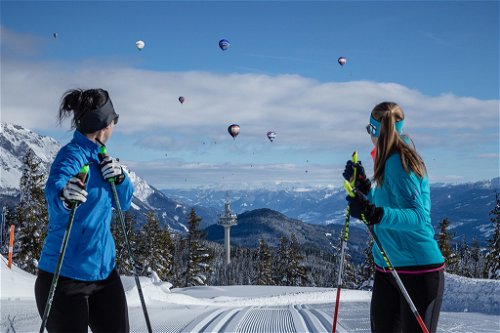 Ballon und Ski am Rossbrand in Filzmoos.