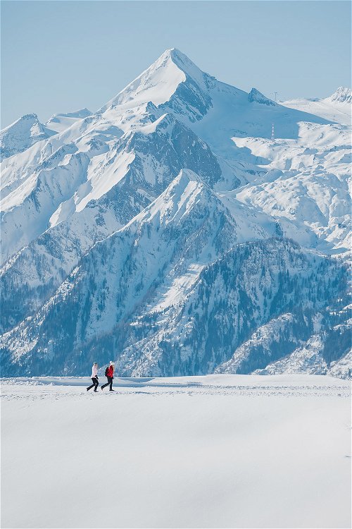 Winterwanderung mit Aussicht auf das Kitzsteinhorn.