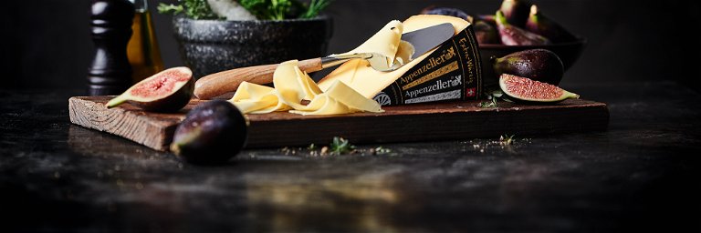 Appenzeller Käse ist vielseitig einsetzbar und schmeckt auch in Kombination mit Früchten hervorragend.