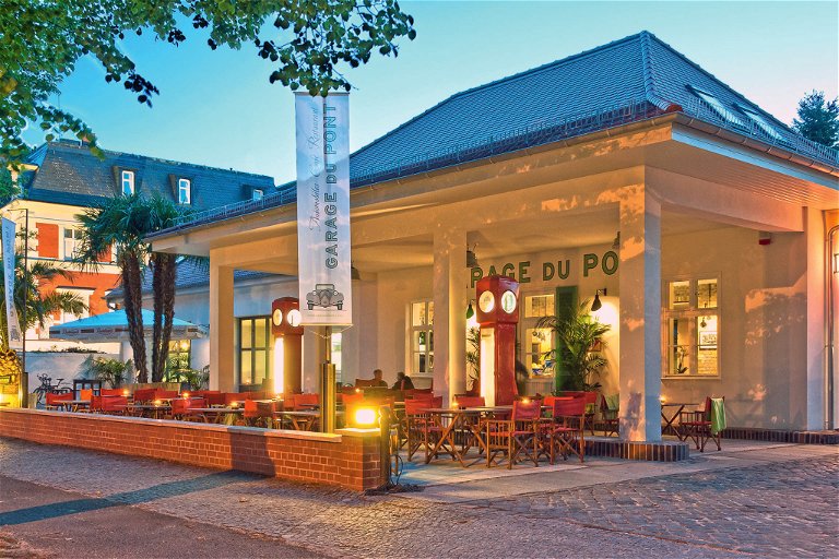Die »Garage du Pont« ist eine außergewöhnliche Mischung aus französischem Restaurant und Oldtimermuseum.