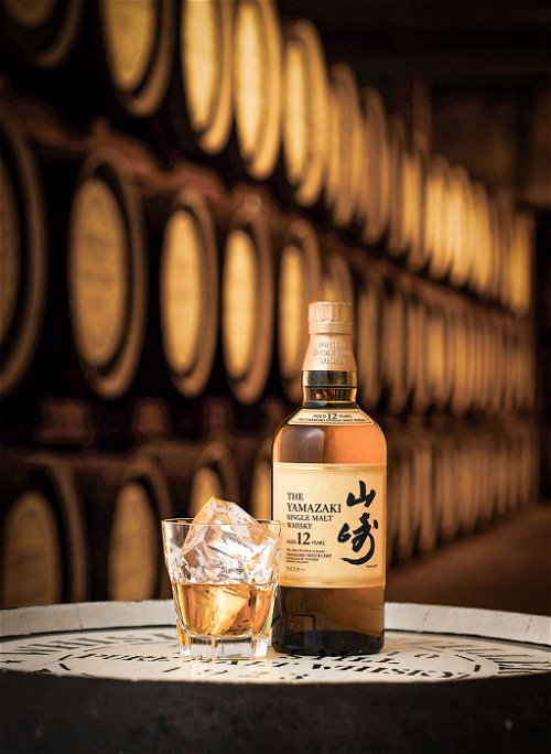 Die japanische Destillerie Yamazaki ist Whiskyfans weltweit ein Begriff: Die älteste Whiskydestillerie Japans ist 100 Jahre alt.