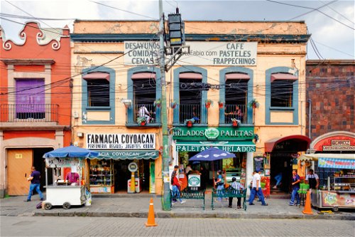 Der Stadtteil Coyoacán liegt im Süden von Mexiko City, der für seine historische Architektur, seine lebendige Kulturszene und seine Vielzahl an Museen und Kunstgalerien bekannt ist. 
