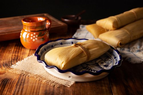 Zu den ursprünglichsten Gerichten zählen auch Tamales, ein gefüllter Maisteig, der in Bananenblättern gedämpft wird. 
