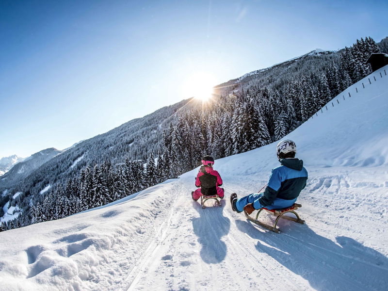 No room for (fun) brakes: Zillertal offers hundreds of kilometers of slopes as well as toboggan runs for winter fun in full throttle mode.