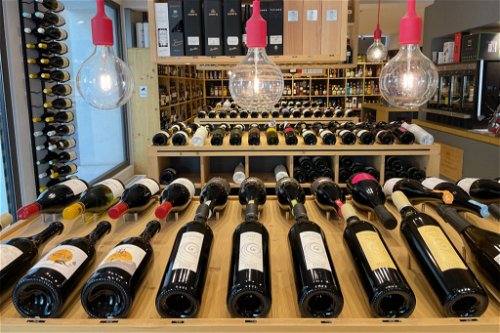 Die Paul Ullrich AG widmet sich nicht nur edlen Weinen, sie gehört auch zu den renommiertesten Sprituosenhändlern der Schweiz.