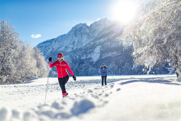 Sportlich gehts beim Langlaufen oder Skifahren zu.