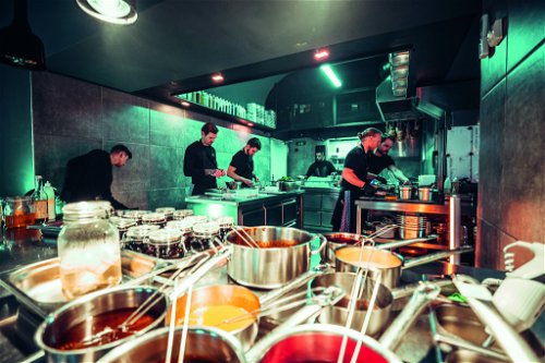 Das Restaurant »aend« von Fabian Günzel besticht durch Hochküche in 
einem konsequent puristischen Ambiente.