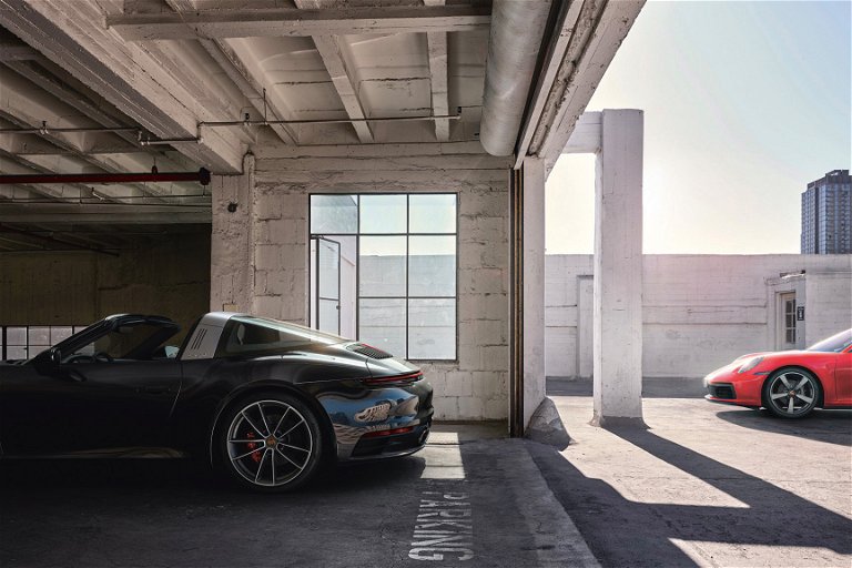 Ikone: Den 911 wird Porsche als letztes Modell elektrifizieren. Vor allem für die zahlreichen historischen Elfer setzen die Stuttgarter auf synthetisches E-Fuel, damit diese Autos weiter als Verbrenner fahren. 