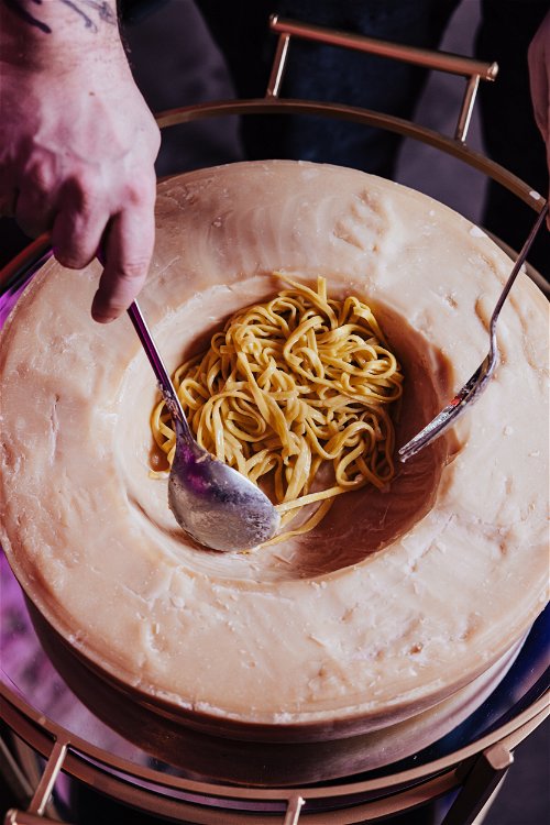 Über Pasta die Sie an italienische Gefilde denken lässt.