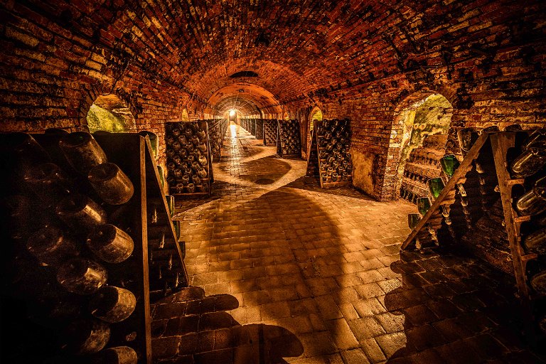 Das Champagnerhaus Laurent-Perrier blickt auf mehr als 210 Jahre Geschichte zurück. Der Weinkeller zeugt davon.