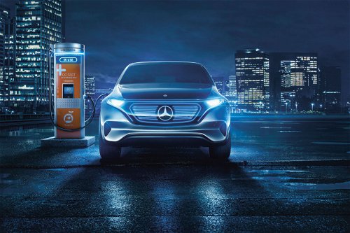 Partnerschaft: Ein Mercedes lädt Strom an einer ChargePoint-Säule. Am größten Ladenetzbetreiber der Welt mit Sitz im Silicon Valley sind neben Mercedes auch die Autobauer BMW und Toyota beteiligt.