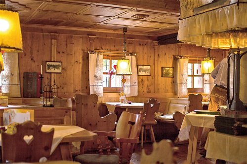 Am »Trattlerhof« werden seit 1642 die Gäste mit besten alpinen Spezialitäten versorgt.