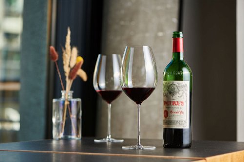 Bordeaux in jeder Preisklasse: Auch der rare Kult-Pomerol Pétrus gehört bei »Tesdorpf« zum Sortiment.