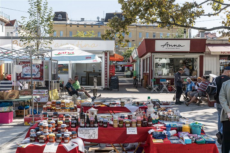 Das Angebot des  Meidlinger Markts im 12. Bezirk umfasst neben traditionellen Waren auch vegane und glutenfreie Produkte.
