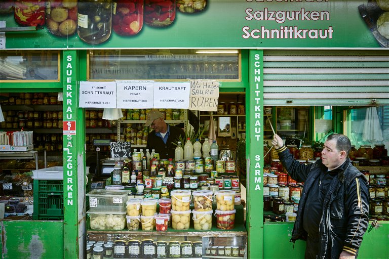 Am Viktor-Adler-Markt blicken viele auf eine lange Geschichte zurück und sind bis heute wichtige Nahversorger für die Bewohner der Bezirke Landstraße und Favoriten.