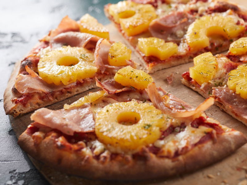 Can the pizza without canned pineapple and pressed ham be more convincing than the familiar version?