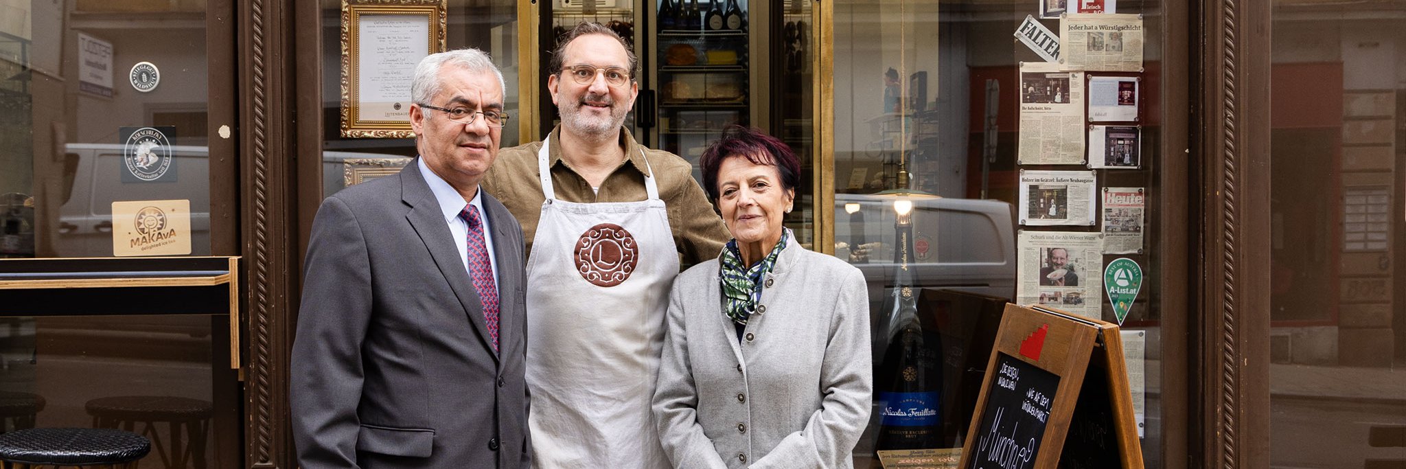 Fachsimpeln über die Herausforderungen des Handels: Ali Celik und Margarete Gumprecht zu Gast im Delikatessengeschäft von Georg Leitenbauer in der Neubaugasse.