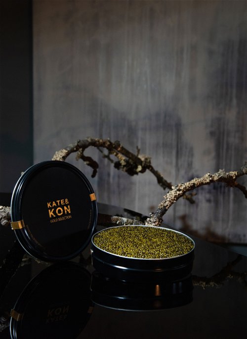 "Kate &amp; Kon" not only have the most exclusive champagnes in their luggage, but also "Gold Selection Caviar".