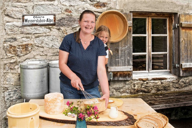 Käse aus Vorarlberg. Sura Kees ist eine Spezialität im Montafon. Gekäst wird im Tal schon seit dem zwölften Jahrhundert. 
