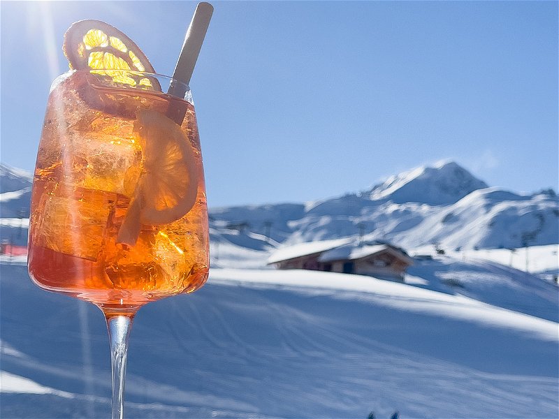 Nicht alle Drinks eigenen sich für den Genuss im Winter. Doch mit ein paar Tricks begeistern Aperitif & Co. auch in der kalten Jahreszeit.