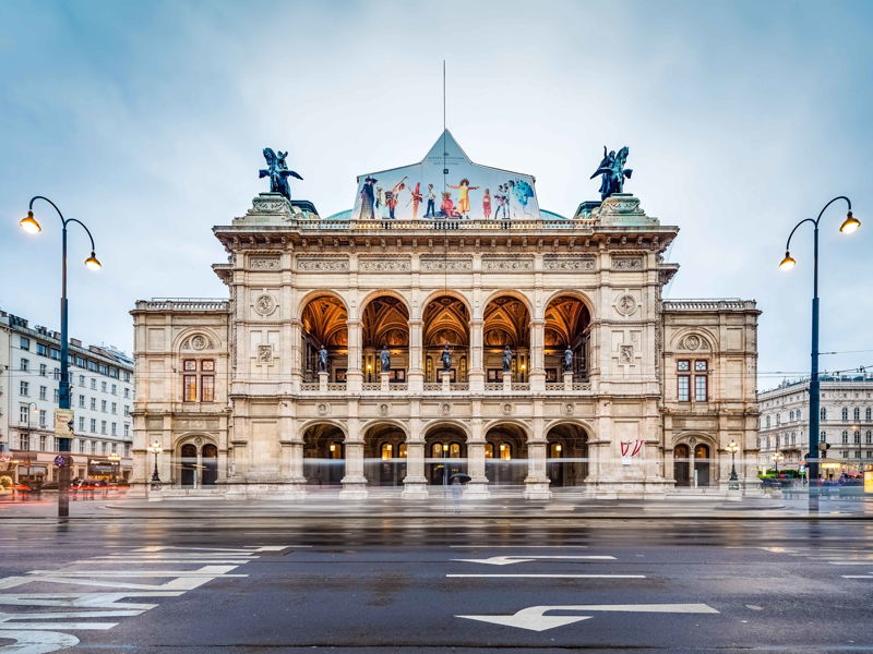 Once again this year, the Vienna State Opera is hosting the Ball of Balls.