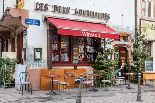 Kein Straßburg-Besuch ohne »Winstub«: Diese urigen Gaststätten servieren traditionelle elsässische Küche.
