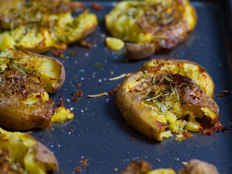 Die zerdrückten Kartoffeln eignen sich auch als Salat hervorragend.