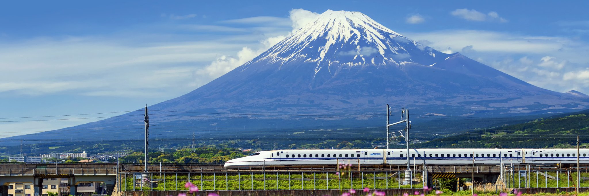 Gutes Timing und ein Platz auf der rechten Zugseite sind wichtig,um den berühmten Fuji beim Vorbeifahren zu sehen.