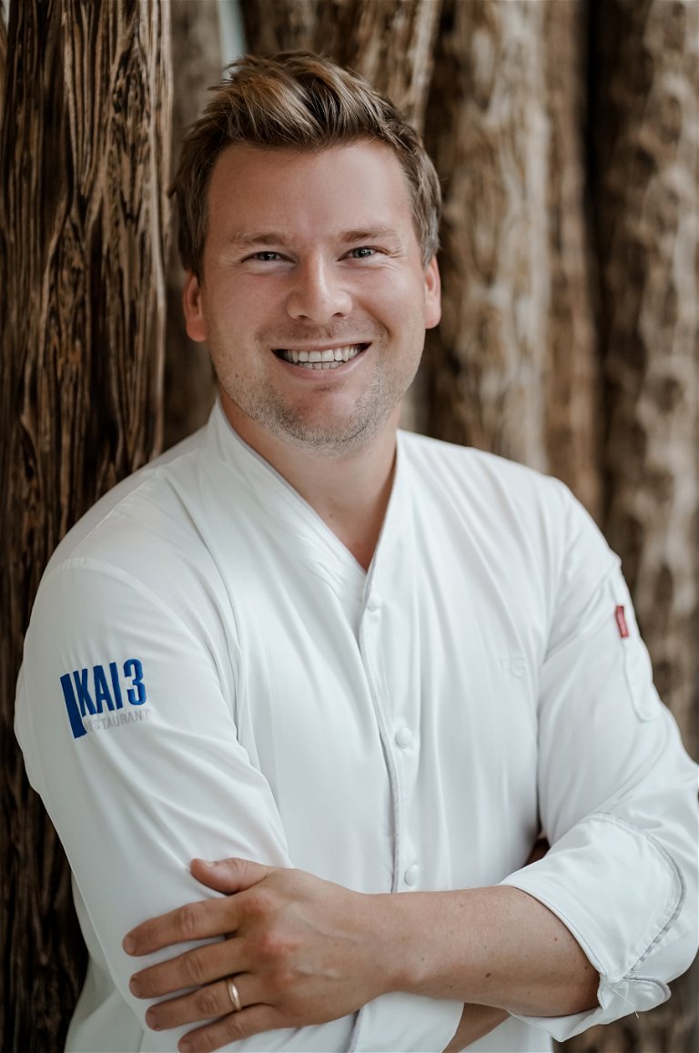 Sternekoch Felix Gabel ist Küchenchef im »Kai3«. Mit seinem internationalen Team begeistert er die Gäste mit »Nordic Fusion« Gerichten.