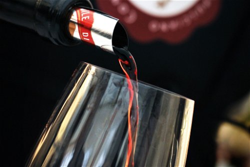 Vino Nobile ist geprägt von der wichtigsten Rotweinsorte Italiens, Sangiovese. Mindestens 
70 Prozent davon 
muss er enthalten. 