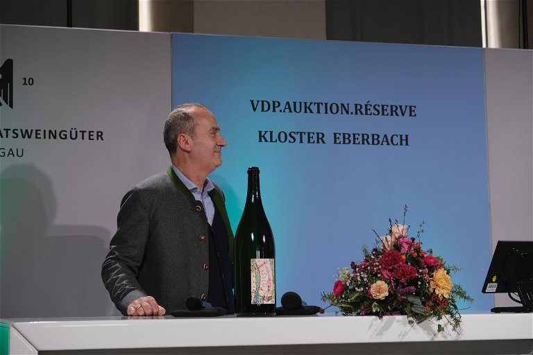 Dieter Greiner mit dem 2019er Steinberger Wild Ferment 